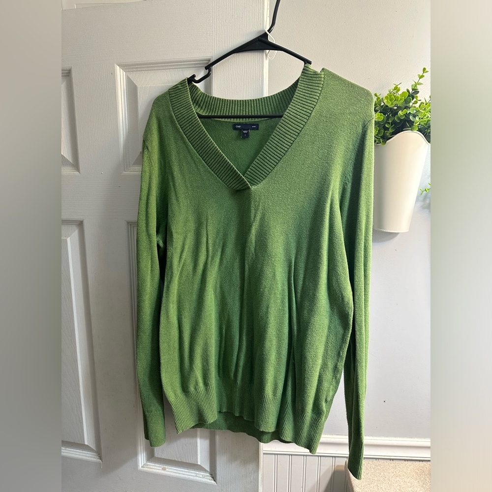 Gap sweater size L